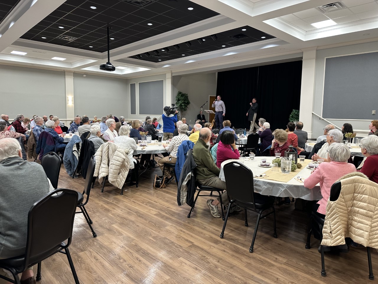 Photos / communityroomfull.jpg Photos / communityroomfull.jpg